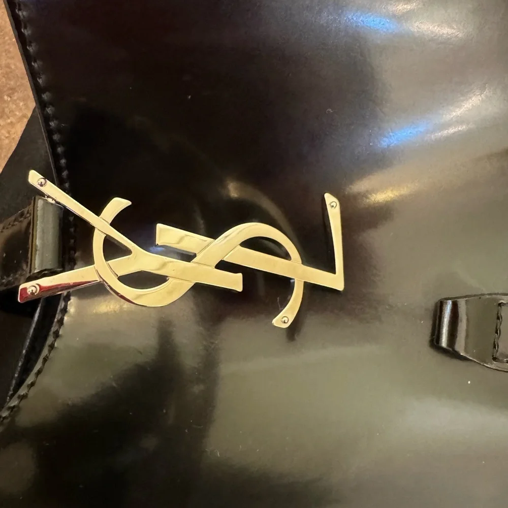 Yves Saint Laurent Glossy Black Shoulder Bag - Picture 3 of 8